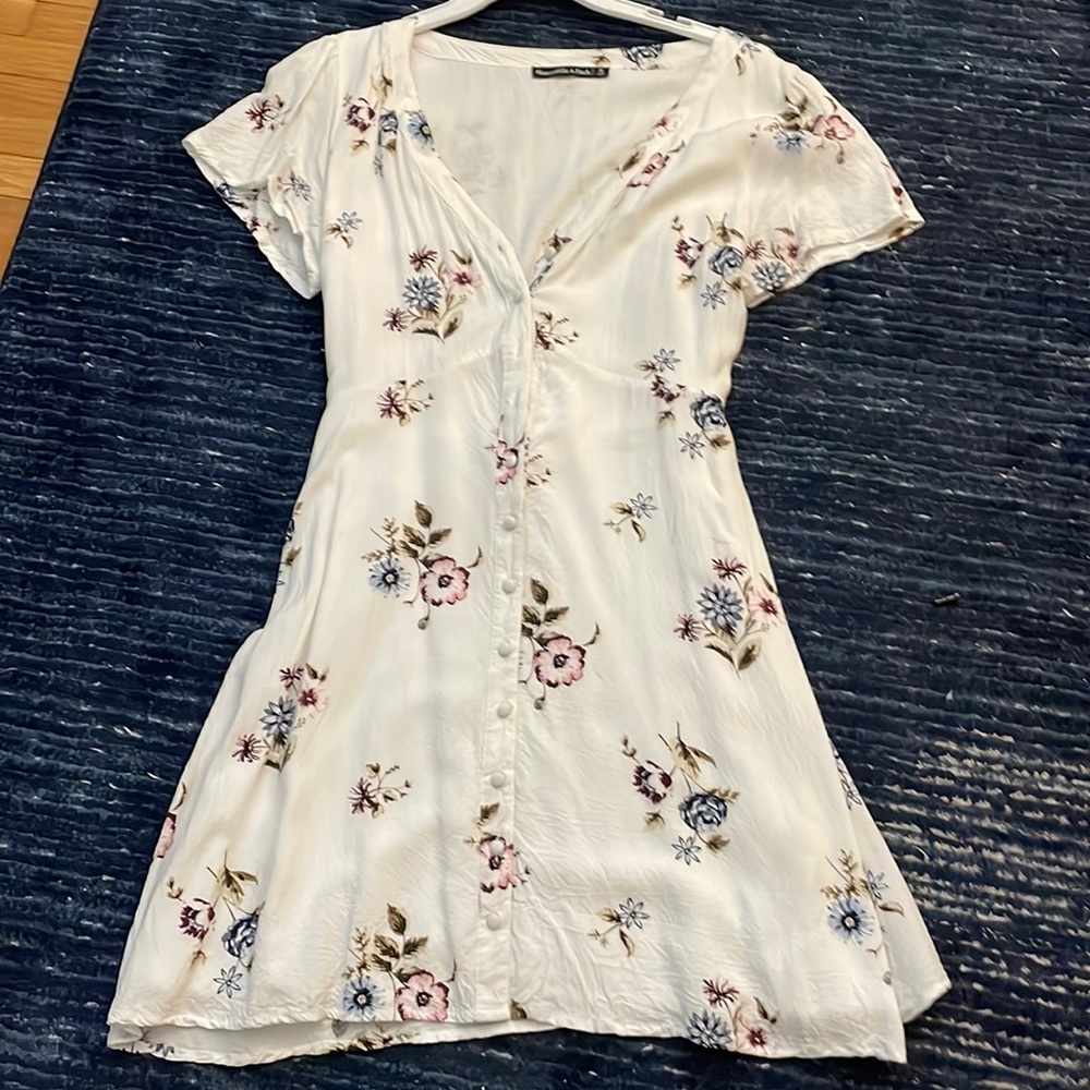 ABERCROMBIE WHITE FLORAL DRESS